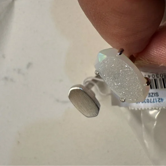 🎉LAST CHANCE🎉 KENDRA SCOTT
Pryde Ring Rose Gold/Iridescent Drusy - Picture 2 of 9